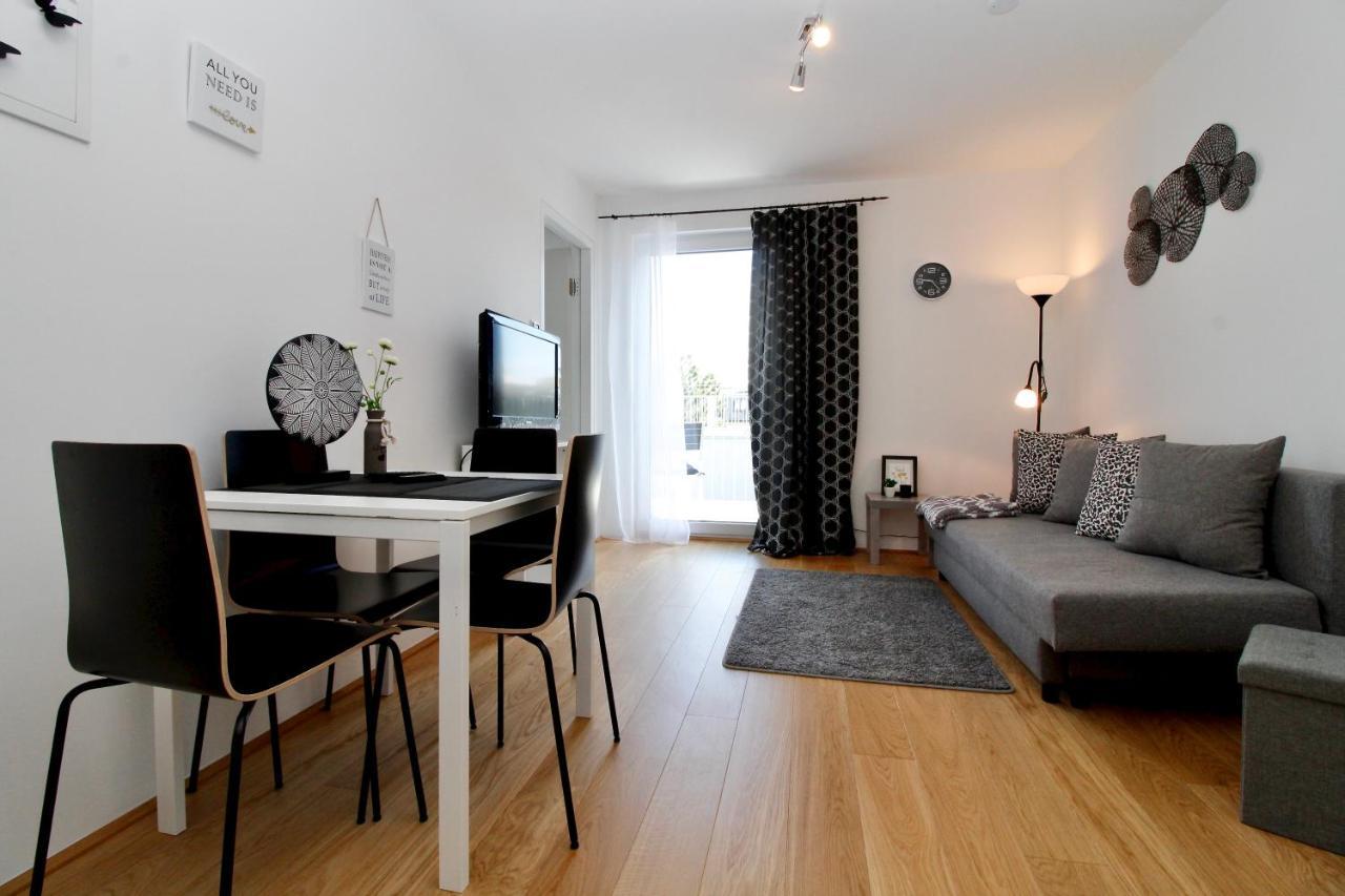 Modern Balcony Apartment With Pool Close To Lake In "Donaustadt" Wien Exteriör bild