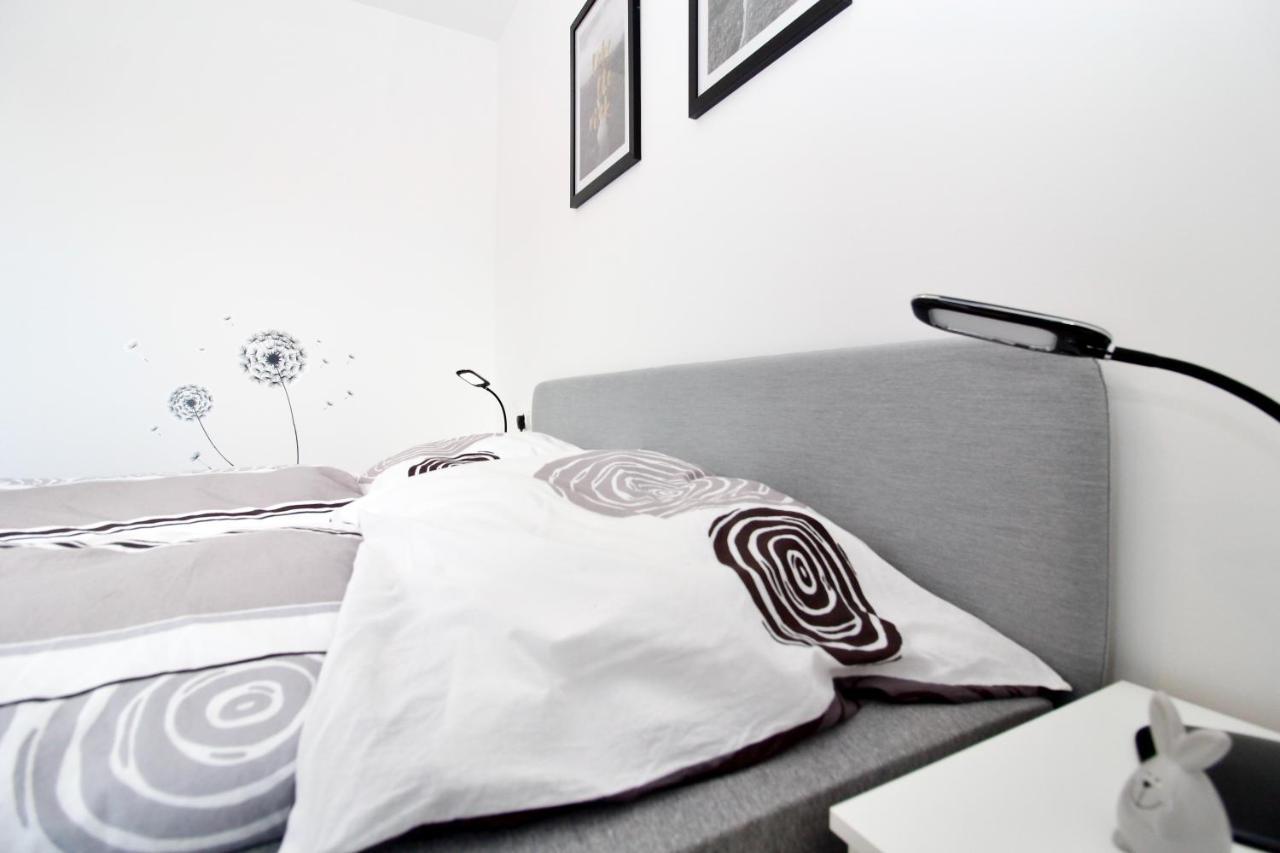 Modern Balcony Apartment With Pool Close To Lake In "Donaustadt" Wien Exteriör bild