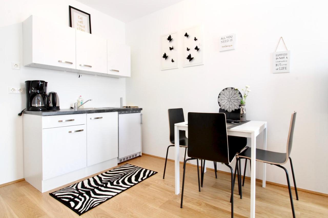 Modern Balcony Apartment With Pool Close To Lake In "Donaustadt" Wien Exteriör bild