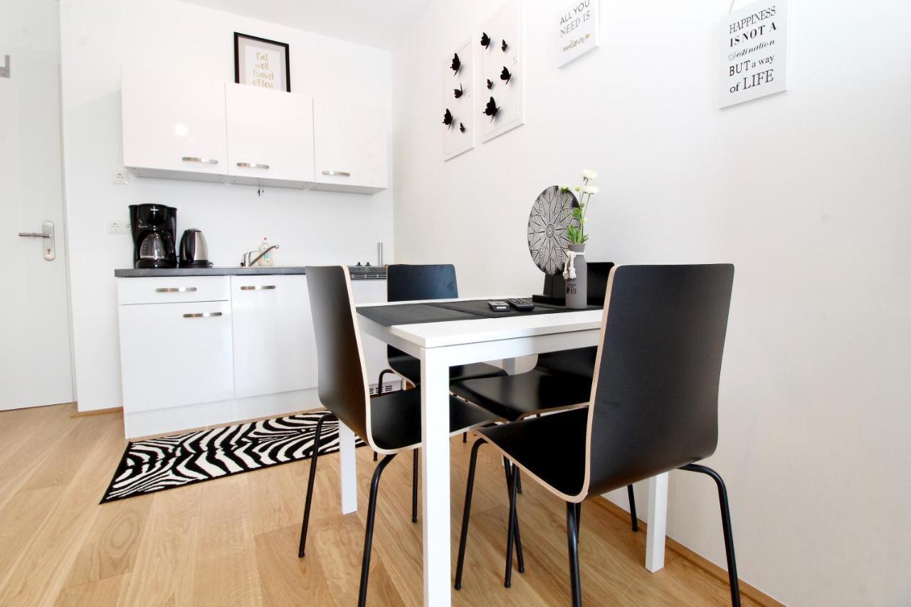 Modern Balcony Apartment With Pool Close To Lake In "Donaustadt" Wien Exteriör bild
